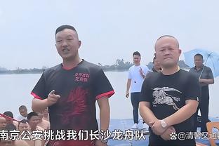 这身高差❓维尼修斯和安东尼-戴维斯合影